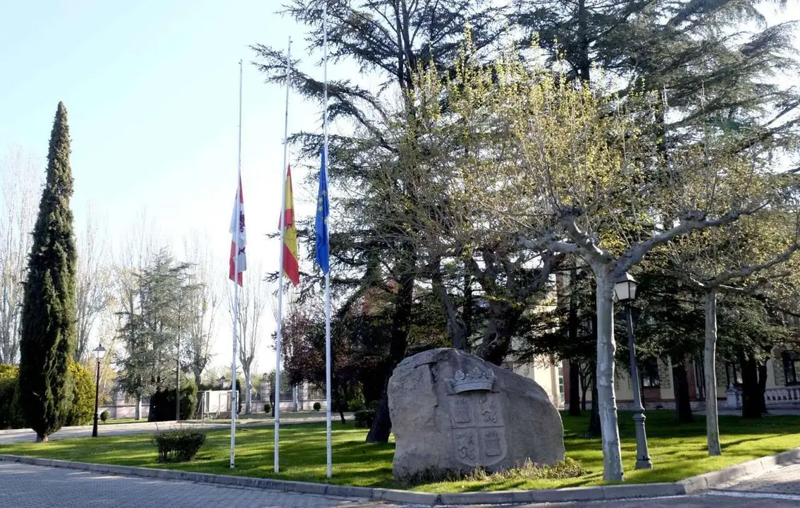 Banderas a media asta como se&ntilde;al de duelo en la Junta de Castilla y Le&oacute;n 