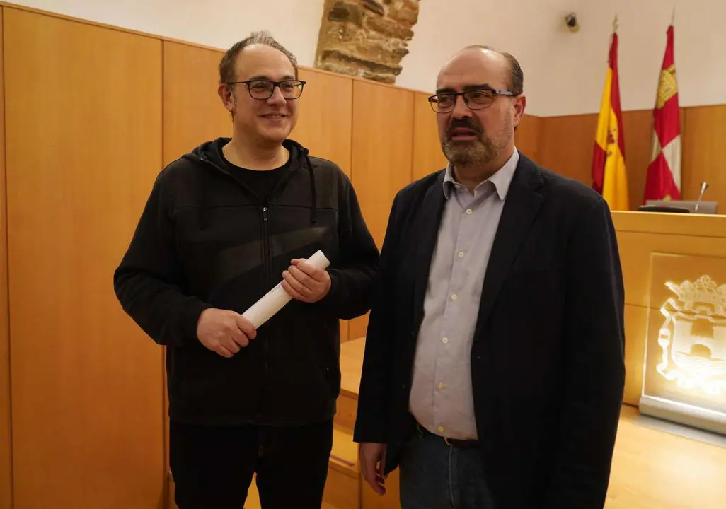 C&eacute;sar S&aacute;nchez. ICAL. El alcalde de Ponferrada, Marco Morala (D), junto al compositor Manuel Alejandre (I), durante la presentaci&oacute;n de la V edici&oacute;n del Festival de M&uacute;sica Antigua Pons Ferrata