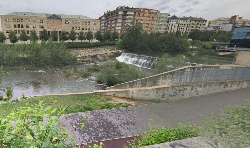 Paseo del r&iacute;o Bernesga