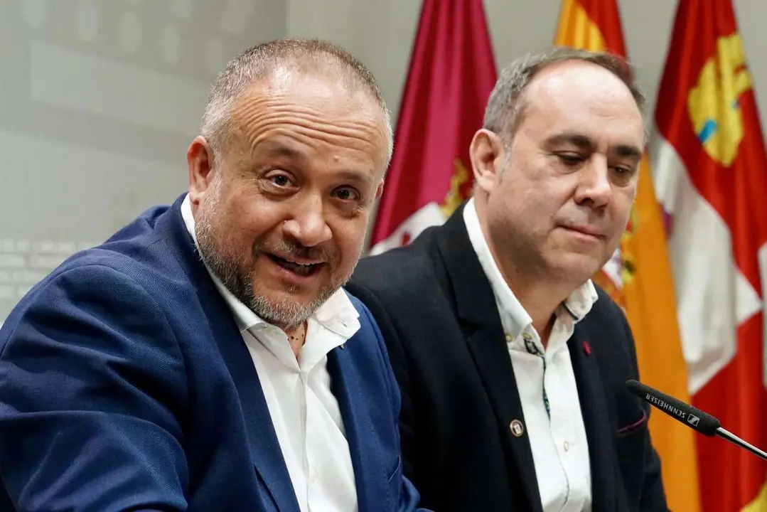 Campillo. ICAL. El presidente de la Diputaci&oacute;n de Le&oacute;n, Gerardo &Aacute;lvarez Courel, y el vicepresidente Valent&iacute;n Mart&iacute;nez presentan un nuevo plan de inversiones destinado a los ayuntamientos.
