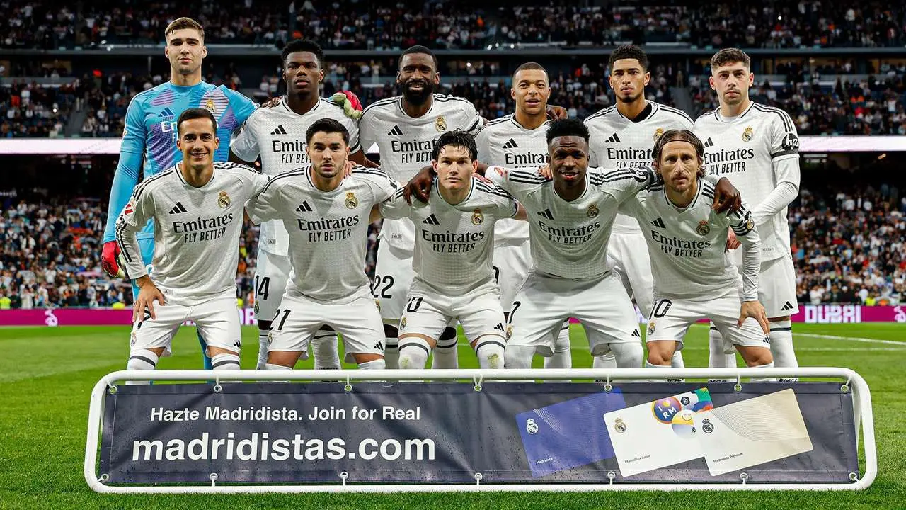 Once incial del Real Madrid con Fran Gonz&aacute;lez. / @realmadrid