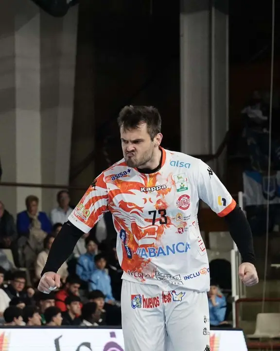 Un momento del partido entre Ademar y Cangas de este s&aacute;bado. / LIGA PLENITUDE