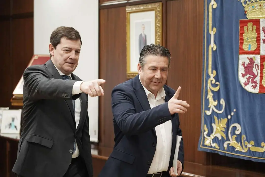 Rub&eacute;n Cacho. ICAL. El presidente de la Junta de Castilla y Le&oacute;n, Alfonso Fern&aacute;ndez Ma&ntilde;ueco, de re&uacute;ne con el portavoz del Grupo de la UPL, Luis Mariano Santos