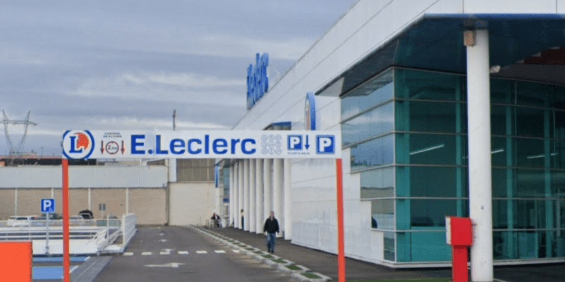 Administraci&oacute;n de loter&iacute;as n&uacute;mero 3 de San Andr&eacute;s del Rabanedo situada en el E.Leclerc