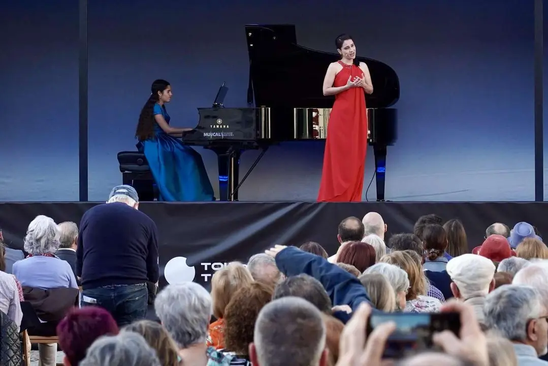 Campillo. ICAL. &lsquo;La Carroza del Teatro Real&rsquo; ofrece un concierto l&iacute;rico con motivo de la parada en Le&oacute;n del &lsquo;Tour del talento&rsquo;.