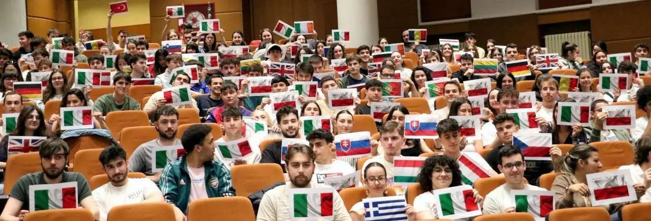 Charla para los estudiantes que formar&aacute;n parte del programa Erasmus en el curso 2025/2026