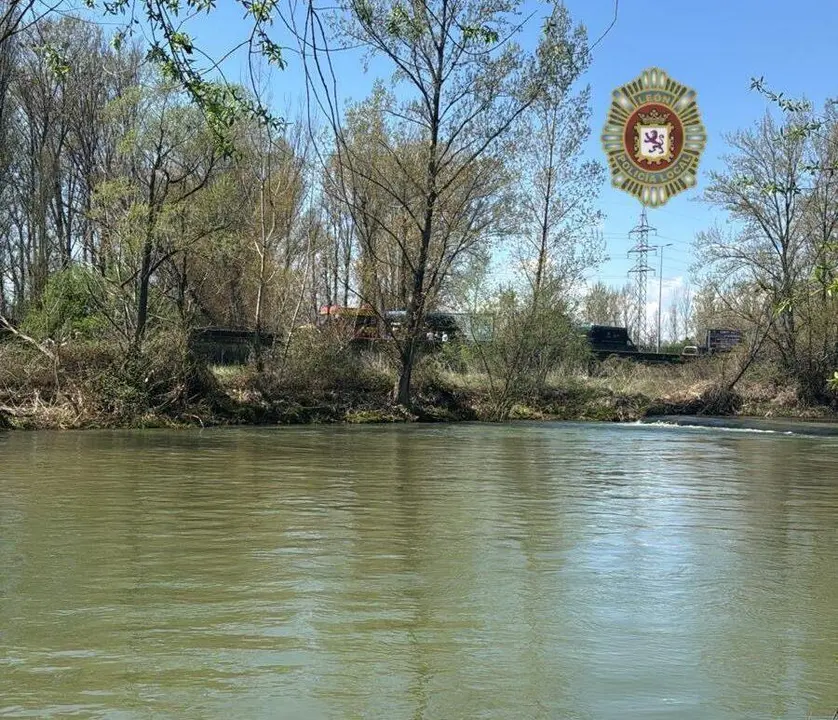 Rescate de una mujer y su perro en el r&iacute;o Bernesga. Polic&iacute;a Local de Le&oacute;n