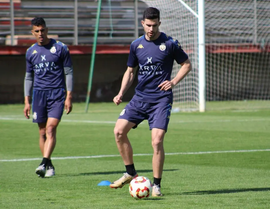 Entrenamiento de la Cultural previo al choque con el Tarazona. / CyDLeonesa