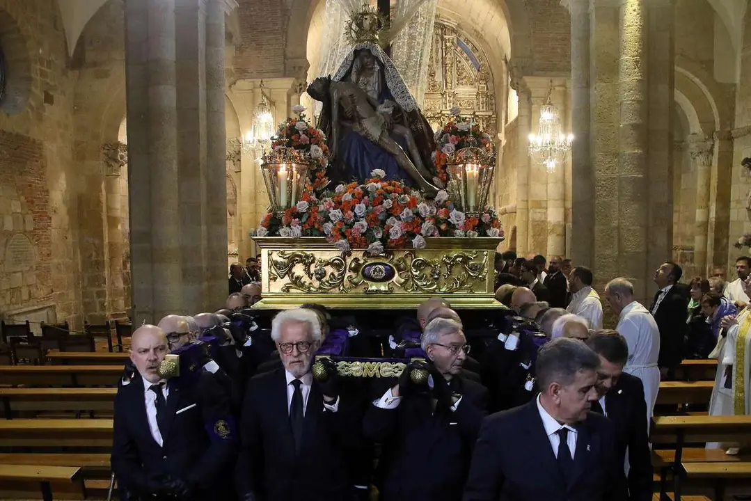 Peio Garc&iacute;a. ICal. Procesi&oacute;n de La &lsquo;Morenica&rsquo;, con la asistencia del alcalde de la ciudad, Jos&eacute; Antonio Diez, el presidente de las Cortes, Carlos Poll&aacute;n, y el obispo Luis &Aacute;ngel de las Heras