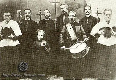 Imagen antigua de La Ronda del Dulce Nombre de Jes&uacute;s Nazareno de Le&oacute;n. / JHSLEON