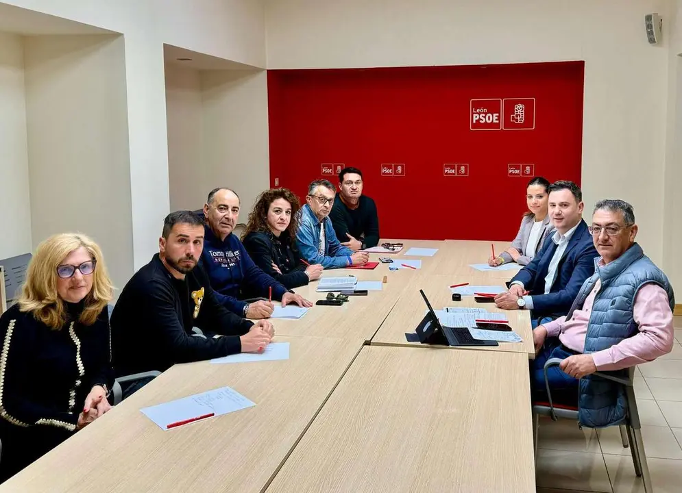 PSOE Le&oacute;n se re&uacute;ne con los sindicatos