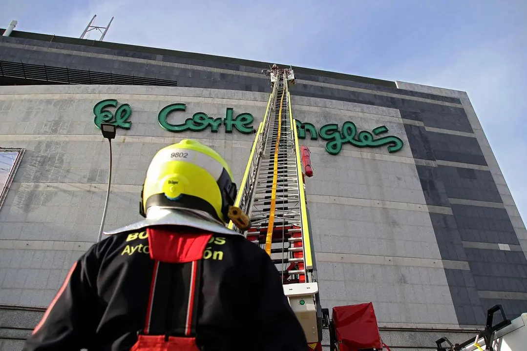 Peio Garc&iacute;a. ICAL. La Polic&iacute;a Local de Le&oacute;n, la Polic&iacute;a Nacional, el Servicio de Prevenci&oacute;n y Extinci&oacute;n de Incendios, la agrupaci&oacute;n del Protecci&oacute;n Civil del Ayuntamiento de Le&oacute;n, Cruz Roja, Sacyl y la Sala de Emergencias y Coordinaci&oacute;n del 112 participan en un simulacro de incendio