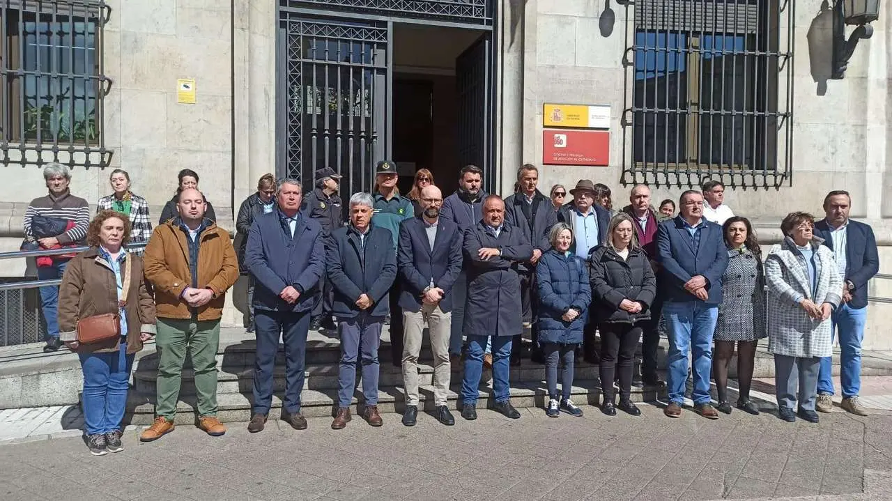 Minuto de silencio este martes en las puertas de la Subdelegaci&oacute;n de Le&oacute;n
