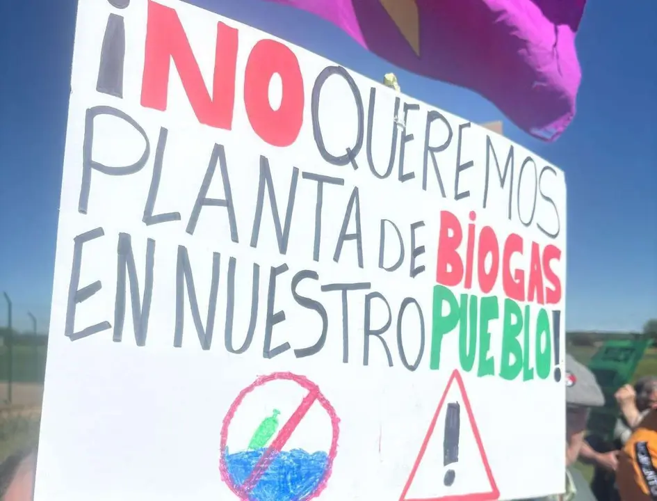 Cartel de una de las manifestaciones convocadas en contra de la planta de biog&aacute;s.