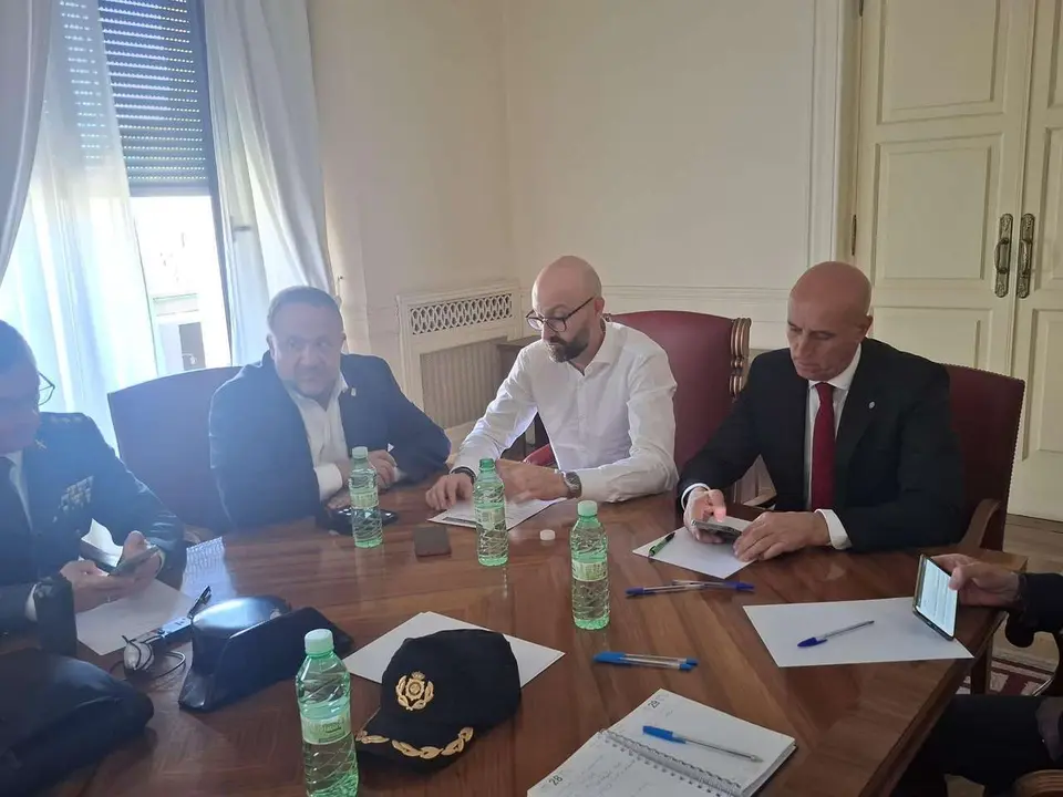Gobierno, Diputaci&oacute;n y Ayuntamiento se coordinaron en un gabinete de crisis en Le&oacute;n. 