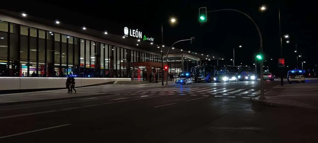 La estaci&oacute;n de tren de Le&oacute;n estar&aacute; abierta toda la noche. / LE&Oacute;N24HORAS 