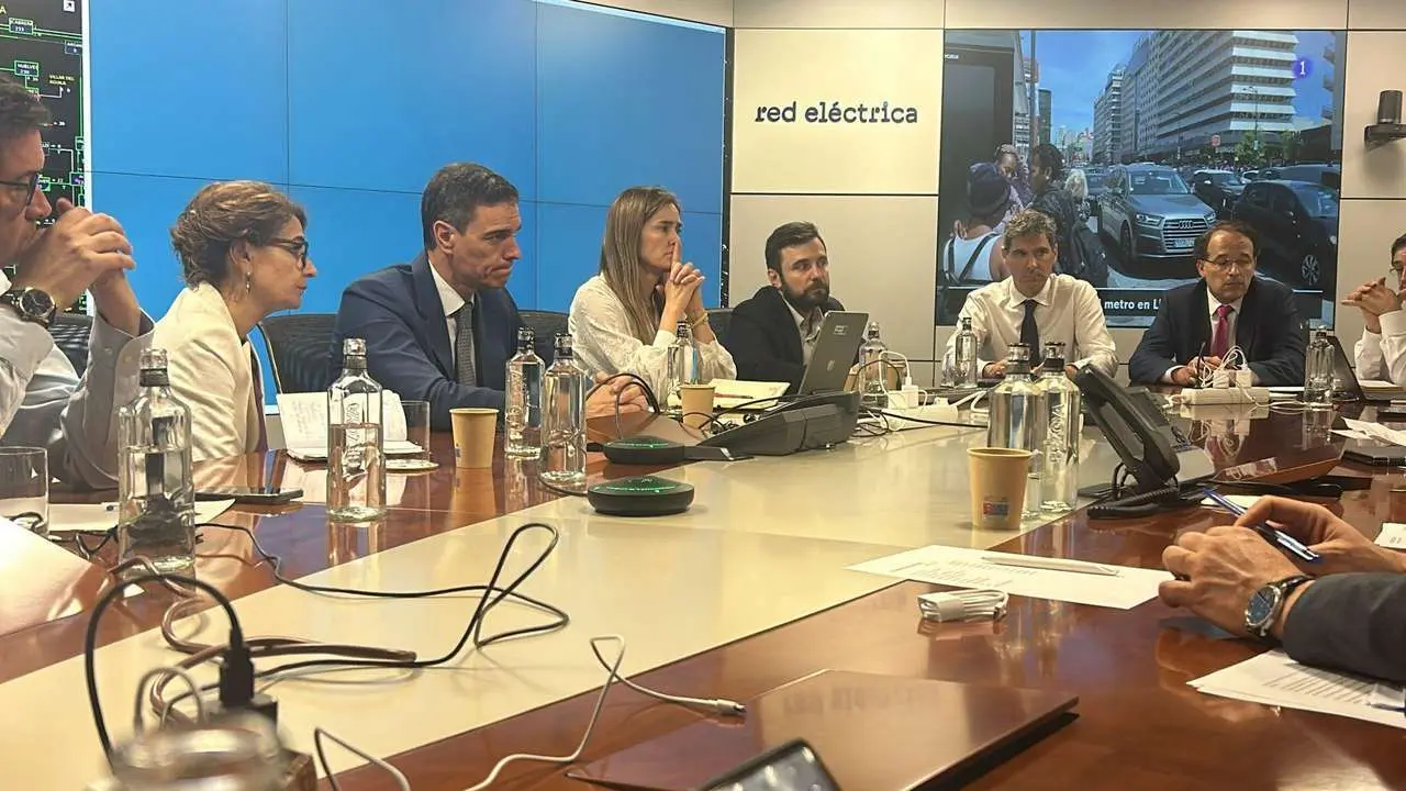 Reuni&oacute;n del equipo de Gobierno con Red El&eacute;ctrica