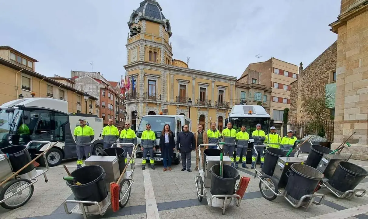 La Ba&ntilde;eza renueva su flota de limpieza viaria.