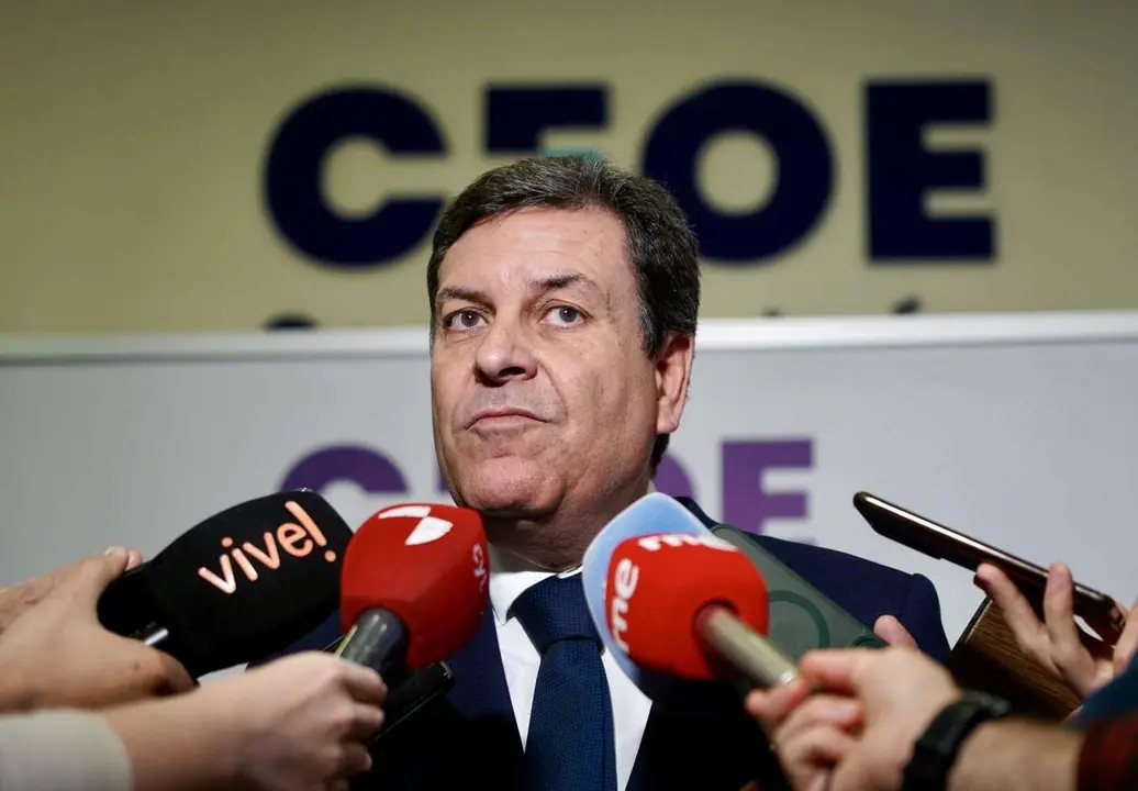 La Junta Directiva de CEOE Castilla y Le&oacute;n mantiene un encuentro con el consejero de Econom&iacute;a y Hacienda, Carlos Fern&aacute;ndez Carriedo, para analizar nuevas medidas de mejora en materia de internacionalizaci&oacute;n de las empresas de la Comunidad. / ICAL
