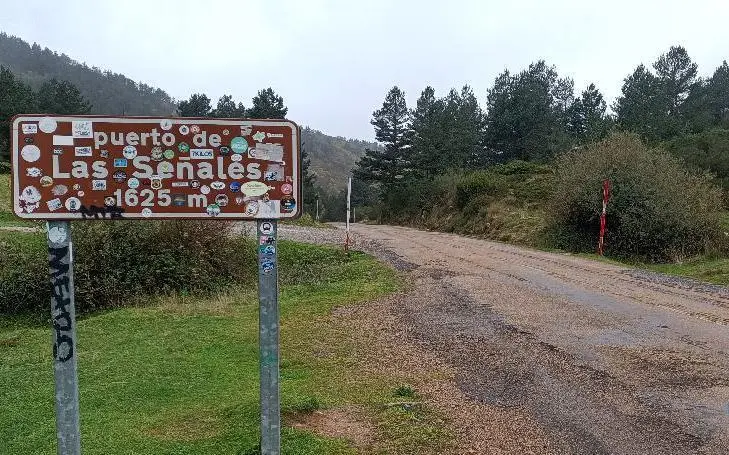 Carretera del puerto de las Se&ntilde;ales, en Puebla de Lillo (Le&oacute;n). / ICAL
