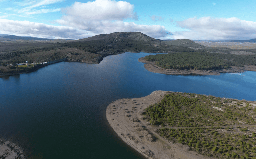 Vista del embalse de Villameca, donde se encuentra sumergido el pueblo de Oliegos