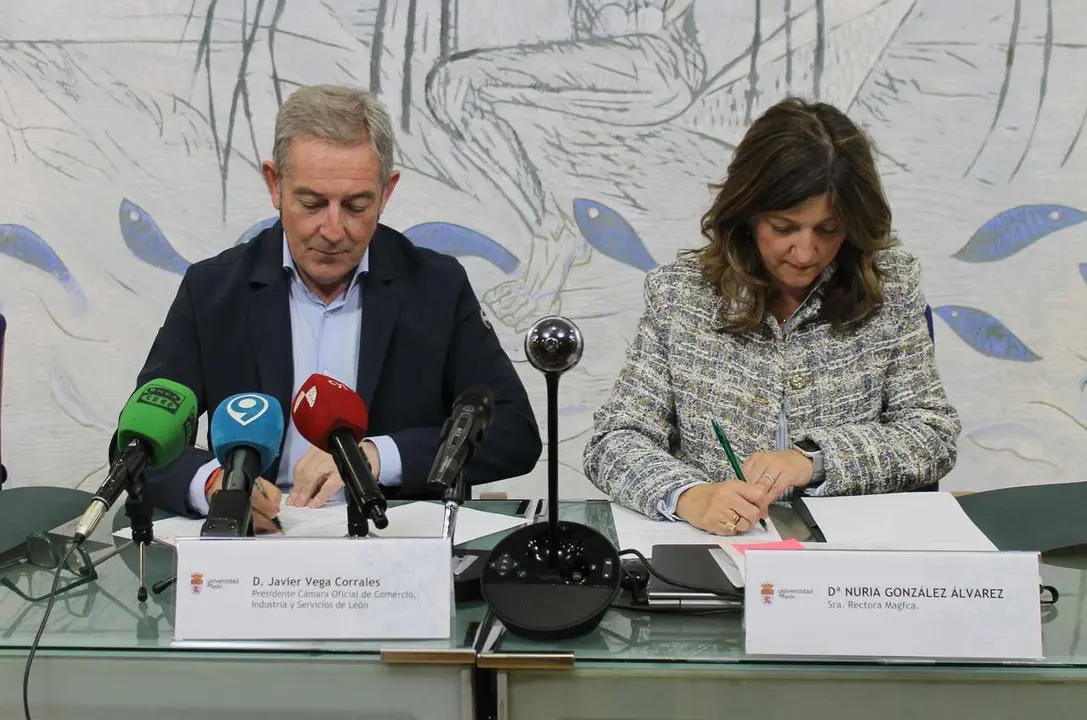 Firma convenio colaboraci&oacute;n ULE-C&aacute;mara Comercio