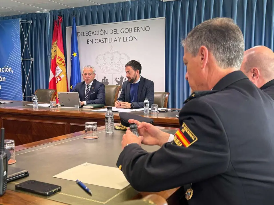 Nicanor Sen durante la reuni&oacute;n con los mandos de las Fuerzas y Cuerpos de Seguridad del Estado y la Unidad de Protecci&oacute;n Civil