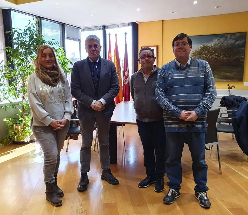 El delegado territorial recibe a la Asociaci&oacute;n de Astronom&iacute;a
