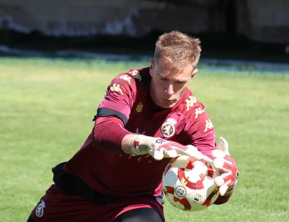 &Uacute;ltimo entrenamiento de la Cultural antes de viajar a Ourense. / CyDLeonesa