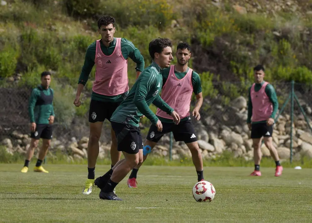 &Uacute;ltimo entrenamiento de la Ponferradina antes de recibir al Atlethic B este s&aacute;bado. / SDPonferradina