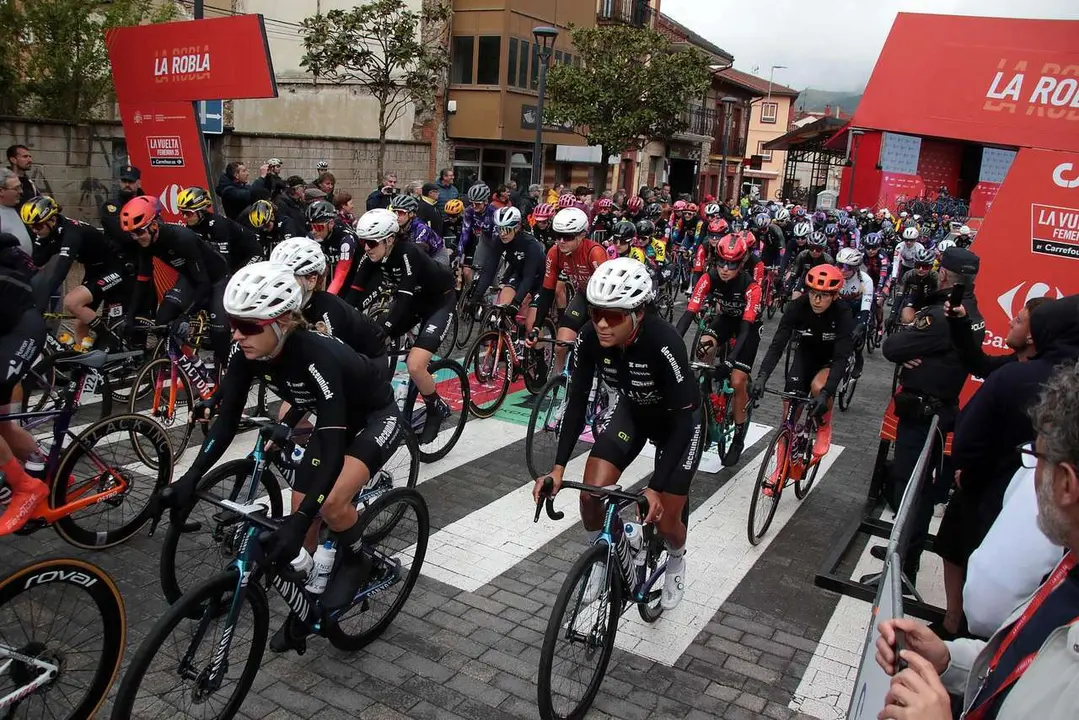 Peio Garc&iacute;a. ICAL. Salida de la s&eacute;ptima etapa de la Vuelta Ciclista a Espa&ntilde;a Femenina 2025 desde La Robla (Le&oacute;n)