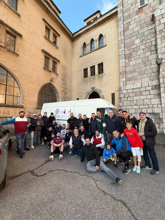 La agrupaci&oacute;n musical del Dulce Nombre inicia su peregrinaci&oacute;n a Roma. / @AMJHSLEON