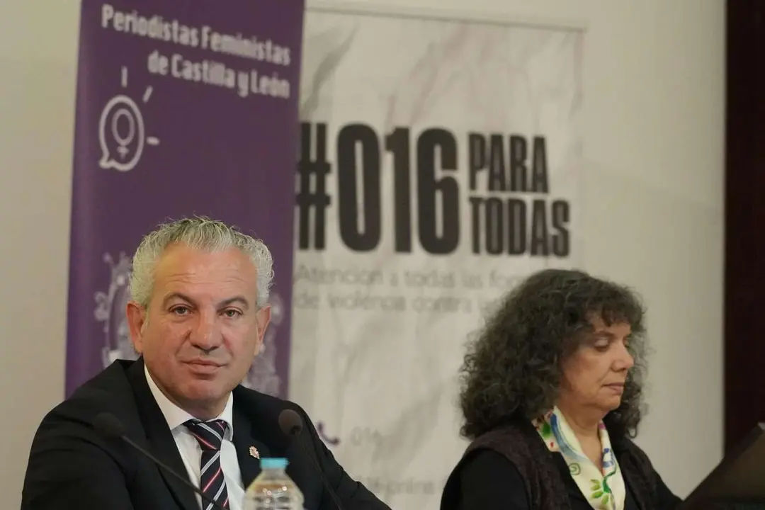 Rub&eacute;n Cacho. ICAL. El delegado del Gobierno en Castilla y Le&oacute;n, Nicanor Sen, y la presidenta de la Asociaci&oacute;n de Periodistas Feministas de Castilla y Le&oacute;n, Ana Gaitero, participan en la inauguraci&oacute;n de la VI Jornada de Medios de Comunicaci&oacute;n y Violencia de G&eacute;nero, titulada &lsquo;Las feministas se cuelan en las redes