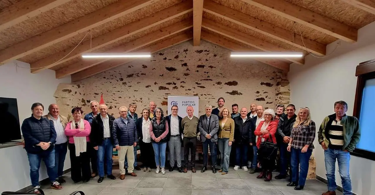 Reuni&oacute;n con alcaldes y portavoces de la Monta&ntilde;a Occicental y Central