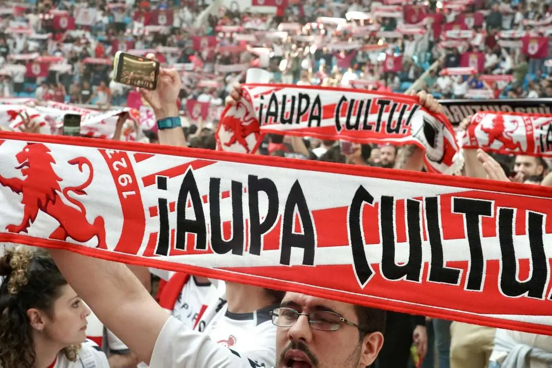 Campillo. ICAL. Fanzone de la Cultural y Deportiva Leonesa en el Le&oacute;n Arena