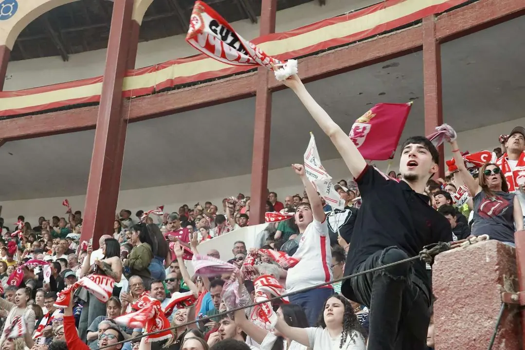 Campillo. ICAL. Fanzone de la Cultural y Deportiva Leonesa en el Le&oacute;n Arena