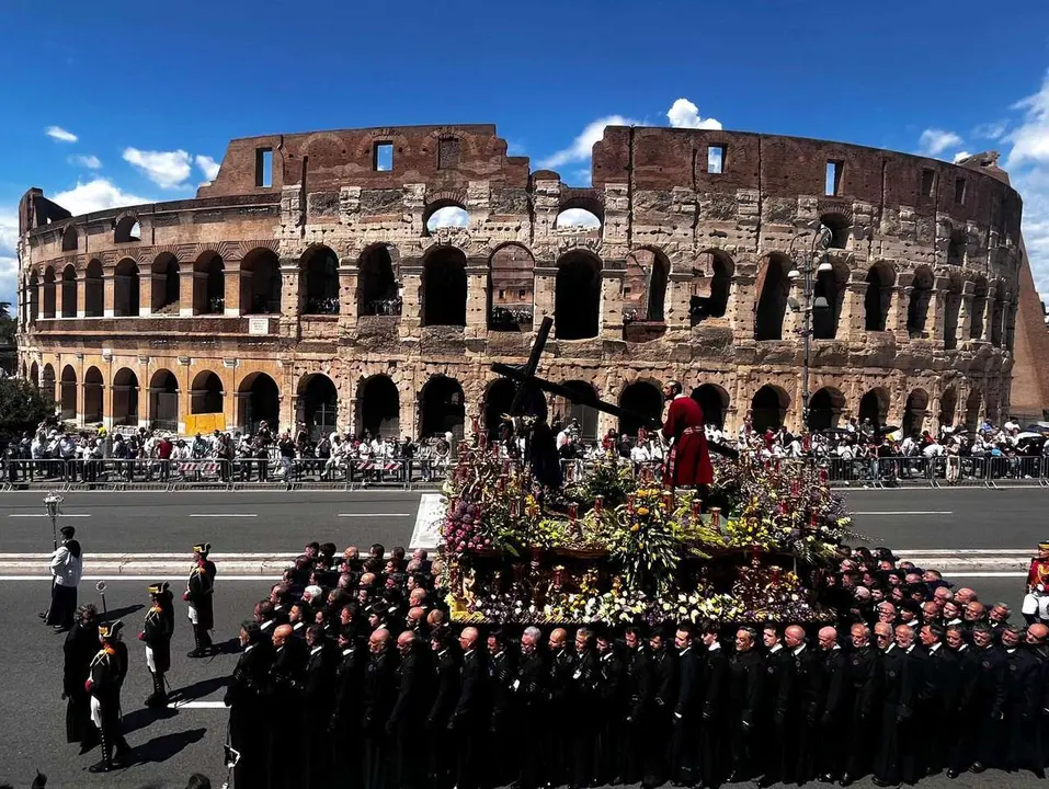 ICAL. La Cofrad&iacute;a del Dulce Nombre de Jes&uacute;s Nazareno de Le&oacute;n participa en la Gran Procesi&oacute;n organizada con motivo del Jubileo de las Cofrad&iacute;as en Roma.