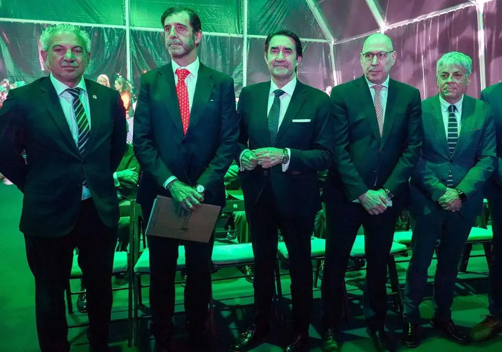 Campillo. ICAL. El consejero de Medio Ambiente, Vivienda y Ordenaci&oacute;n del Territorio, Juan Carlos Su&aacute;rez-Qui&ntilde;ones, inaugura las nuevas instalaciones de la empresa GAM.