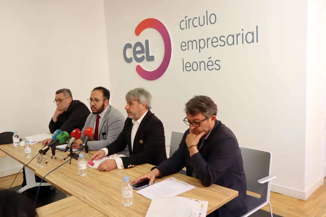 El vicepresidente del CEL, Jes&uacute;s Riol, y  la gerente de Cylcae, Ruth Ruiz, impulsan un convenio entre ambas instituciones