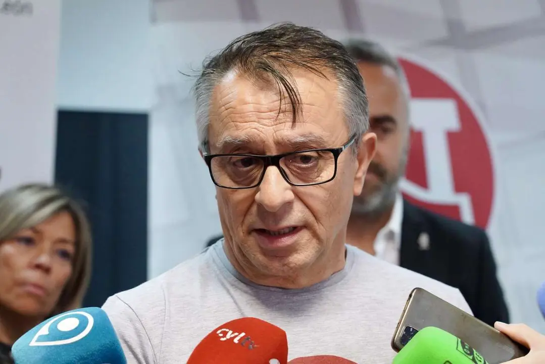 Campillo. ICAL. La Federaci&oacute;n de Servicios, Movilidad y Consumo de UGT en Castilla y Le&oacute;n celebra sus Jornadas de Acci&oacute;n sindical y Negociaci&oacute;n Colectiva, Juventud, Mujeres y personas LGTBI. El secretario general de UGT Castilla y Le&oacute;n, &Oacute;scar Lobo, atiende a los medios junto al secretario general de FeSMC UGT CyL, H&eacute;ctor Y&aacute;g&uuml;ez Mart&iacute;n, la secretaria de Acci&oacute;n Sindical y Coordinaci&oacute;n Sectorial de FeSMC UGT CyL, M&oacute;nica Gay Ce&ntilde;al, y el vicesecretario General &Aacute;rea externa de FeSMC, Pedro Aller.