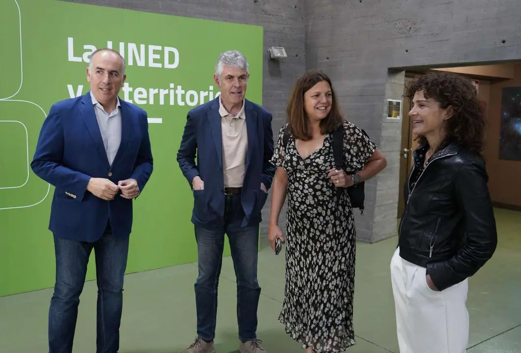 C&eacute;sar S&aacute;nchez. ICAL. La directora de la Fundaci&oacute;n Ciudad de la Energ&iacute;a, Yasodhara L&oacute;pez (2D),?junto al director de la Uned de Ponferrada, Jorge Vega (2I), la directora del &aacute;rea de Museos, Patrimonio y Cultura de Ciuden, Concepci&oacute;n Fern&aacute;ndez (D), y el historiador y doctor por la UNED, Francisco Balado (I), durante la presentaci&oacute;n del evento 'Paisajes 25' que este a&ntilde;o se celebra bajo el lema 'paisajes postmineros: territorios en transici&oacute;n. Retos y oportunidades'