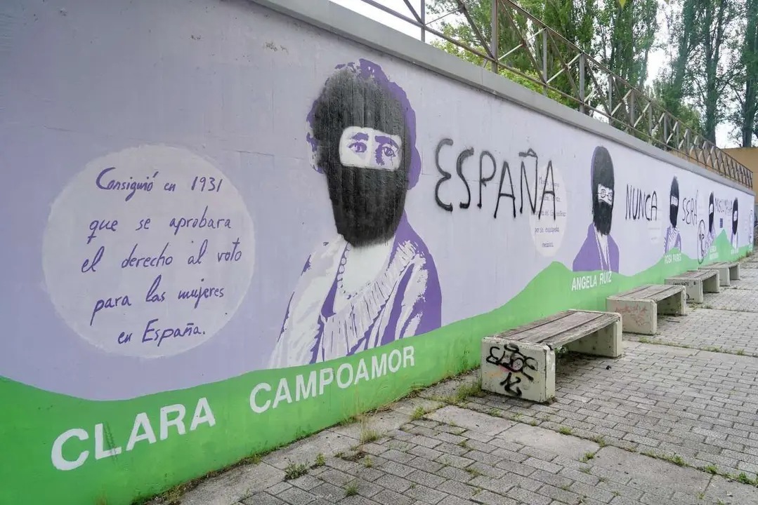 Campillo. ICAL. El mural feminista de Le&oacute;n sufre una nueva vandalizaci&oacute;n
