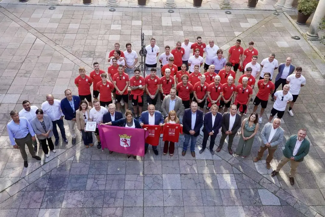 Campillo. ICAL. El presidente de la Diputaci&oacute;n, Gerardo &Aacute;lvarez Courel, y el resto de la corporaci&oacute;n provincial reciben a la plantilla, cuerpo t&eacute;cnico y directiva de la Cultural y Deportiva Leonesa tras su ascenso a Segunda Divisi&oacute;n.
