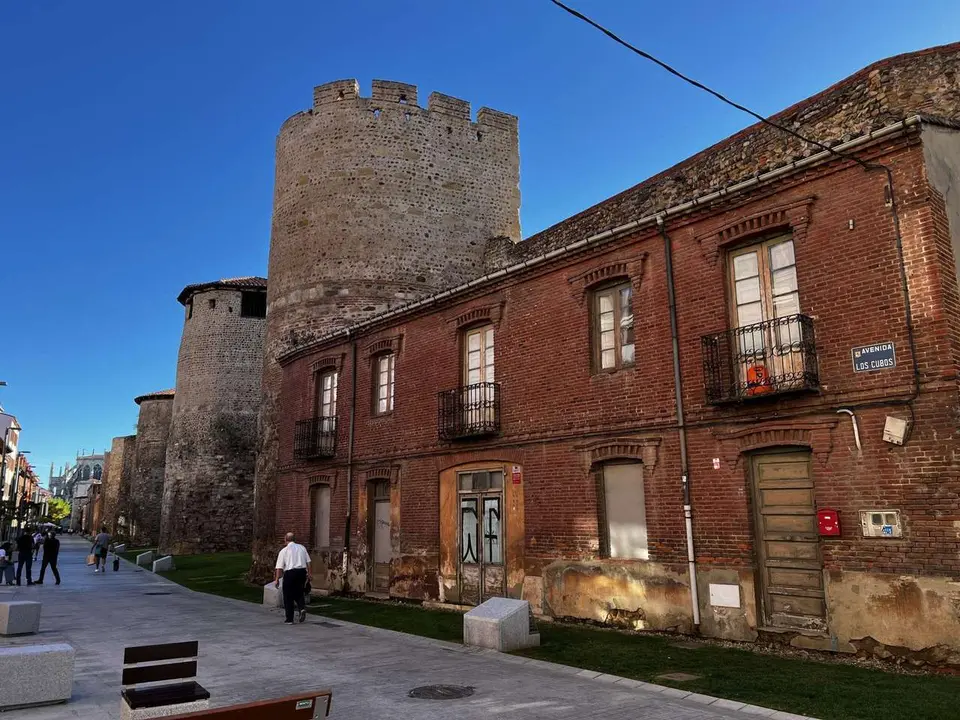 Campillo. ICAL. Patrimonio autoriza la demolici&oacute;n de una edificaci&oacute;n colindante con la Muralla de Le&oacute;n