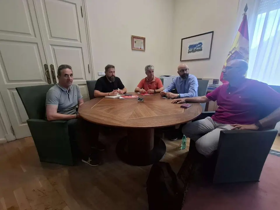 Reuni&oacute;n del Comit&eacute; de empresa de la azucarera La Ba&ntilde;eza con el subdelegado del Gobierno