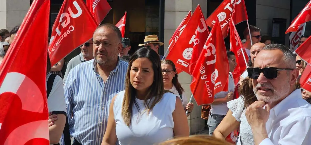 ICAL. Manifestaci&oacute;n en Ponferrada de rechazo al ERE de Teleperformance, a la que acudi&oacute; la vicesecretaria general del PSCyL, Nuria Rubio