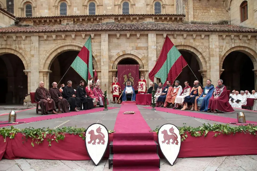 La Asociaci&oacute;n Cultural El Trovador Leon&eacute;s lleva a cabo una representaci&oacute;n de las Cortes de 1188 bajo el t&iacute;tulo &lsquo;Al Alba del Parlamentarismo&rsquo;. Peio Garc&iacute;a. ICAL. 