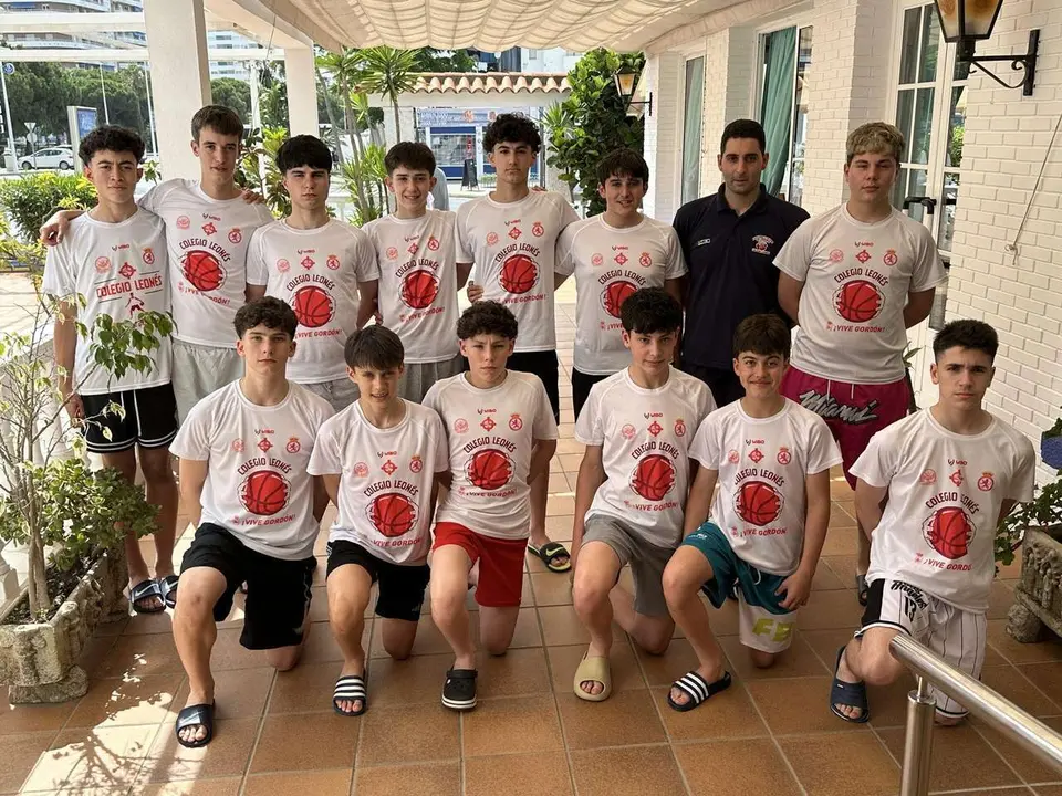 El conjunto dirigido por Iv&aacute;n Jos&eacute; Robles juega este lunes contra Gazte Berriak. | COLEGIO LEON&Eacute;S