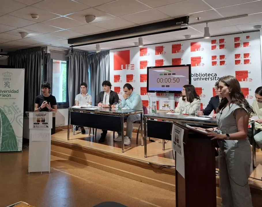 Los alumnos de la ULE se mostraron en contra de la prohibici&oacute;n de fumar en los espacios p&uacute;blicos. | ULE