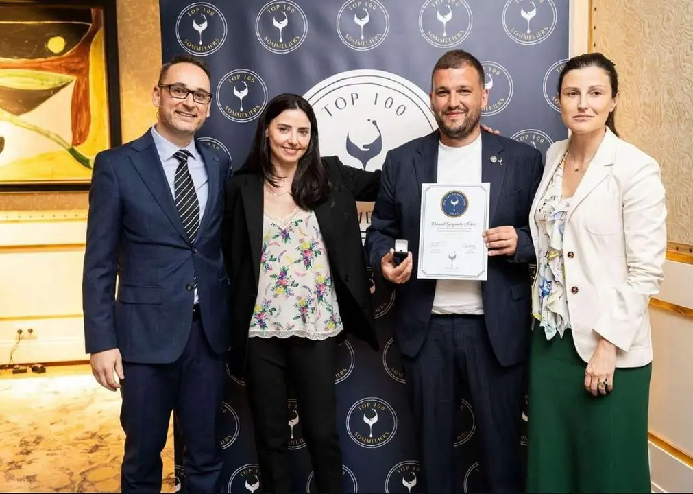 El leon&eacute;s Daniel Giganto, jefe de sala de Muna (Ponferrada), segundo en el 'Top 100 sommeliers' Espa&ntilde;a'. 